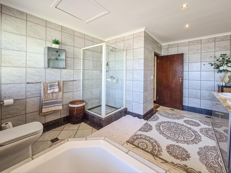 5 Bedroom Property for Sale in Hout Bay Western Cape